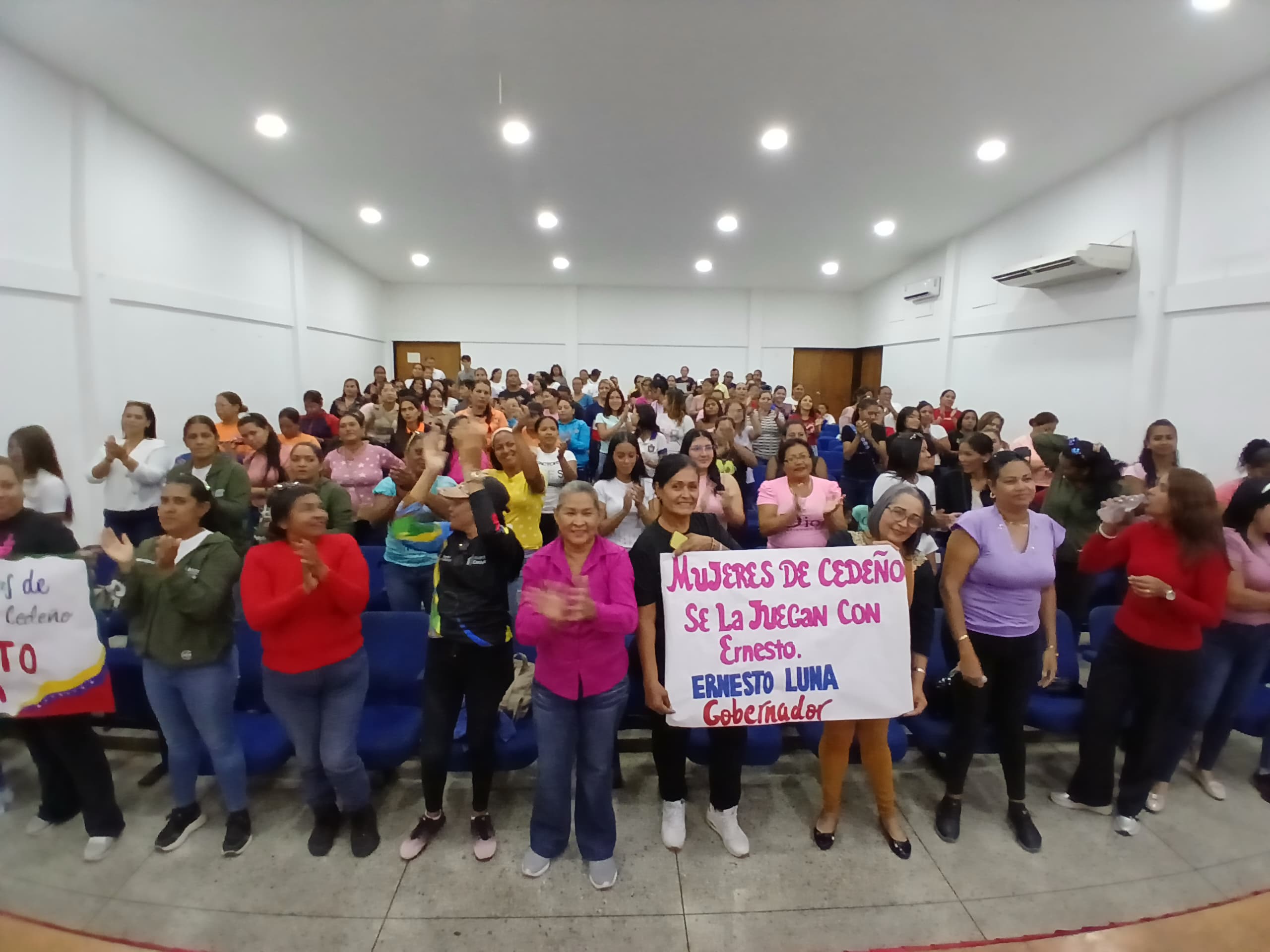Mujeres de Cedeño respaldan al candidato Ernesto Luna
