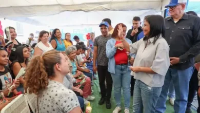 Vicepresidenta a comerciantes y productores: corrijan la especulación