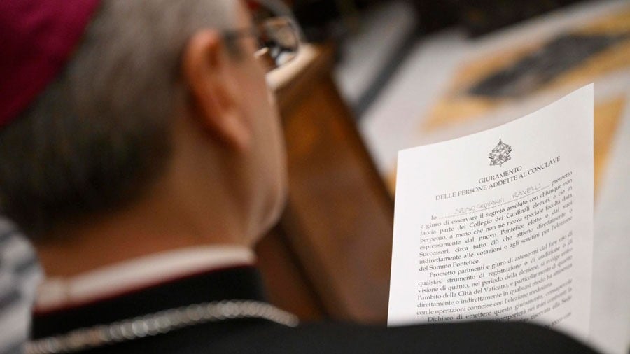 Iglesia católica se encierra en cónclave para elegir al sucesor del papa Francisco