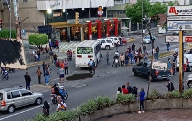 Muere mujer arrollada por autobús sin frenos en Miranda