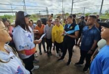 Alcaldesa Ana Fuentes evalúa obras en el urbanismo La Llovizna