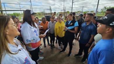 Alcaldesa Ana Fuentes evalúa obras en el urbanismo La Llovizna