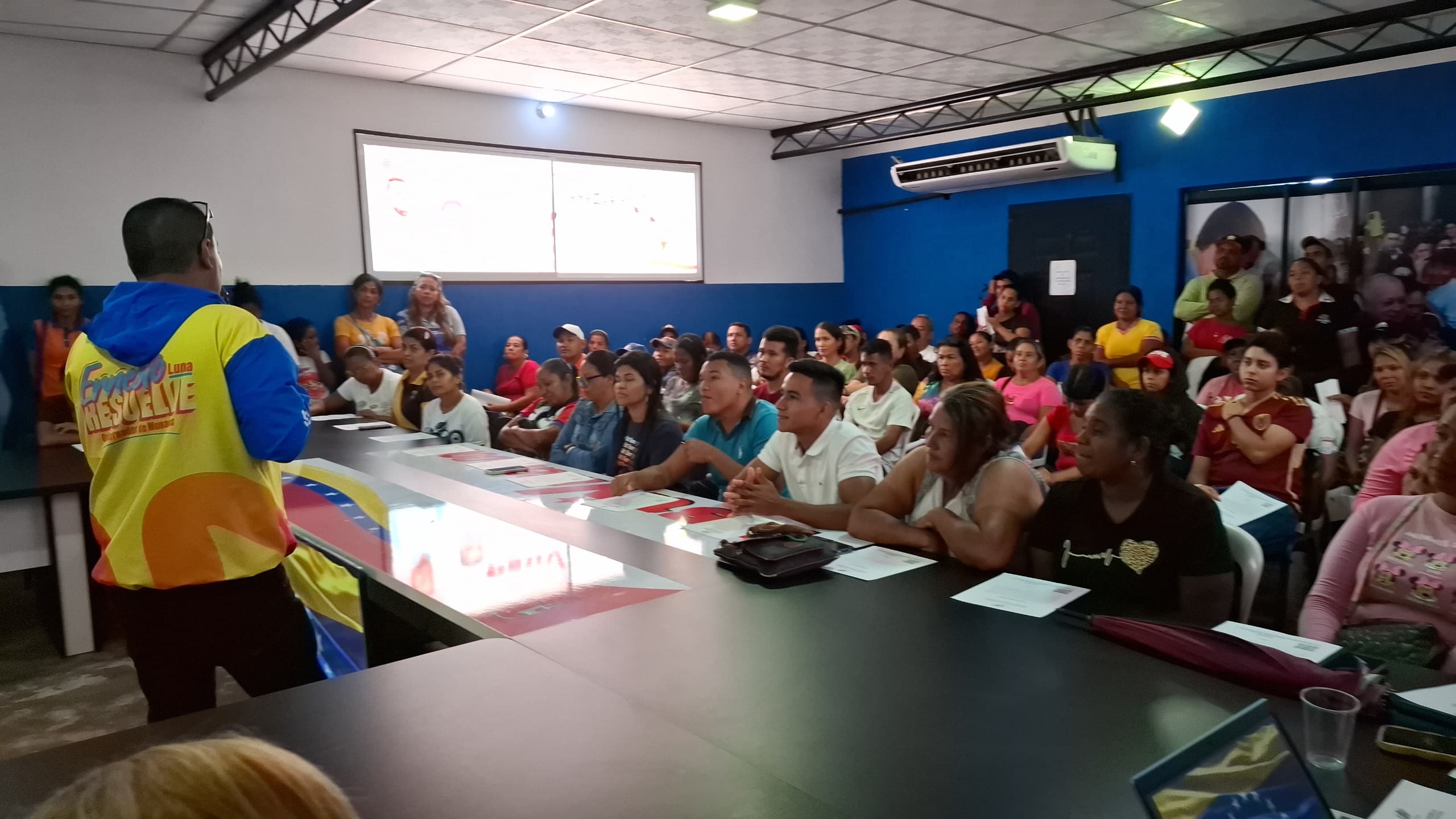 En Libertador juramentan y acreditan defensores de la batalla electoral