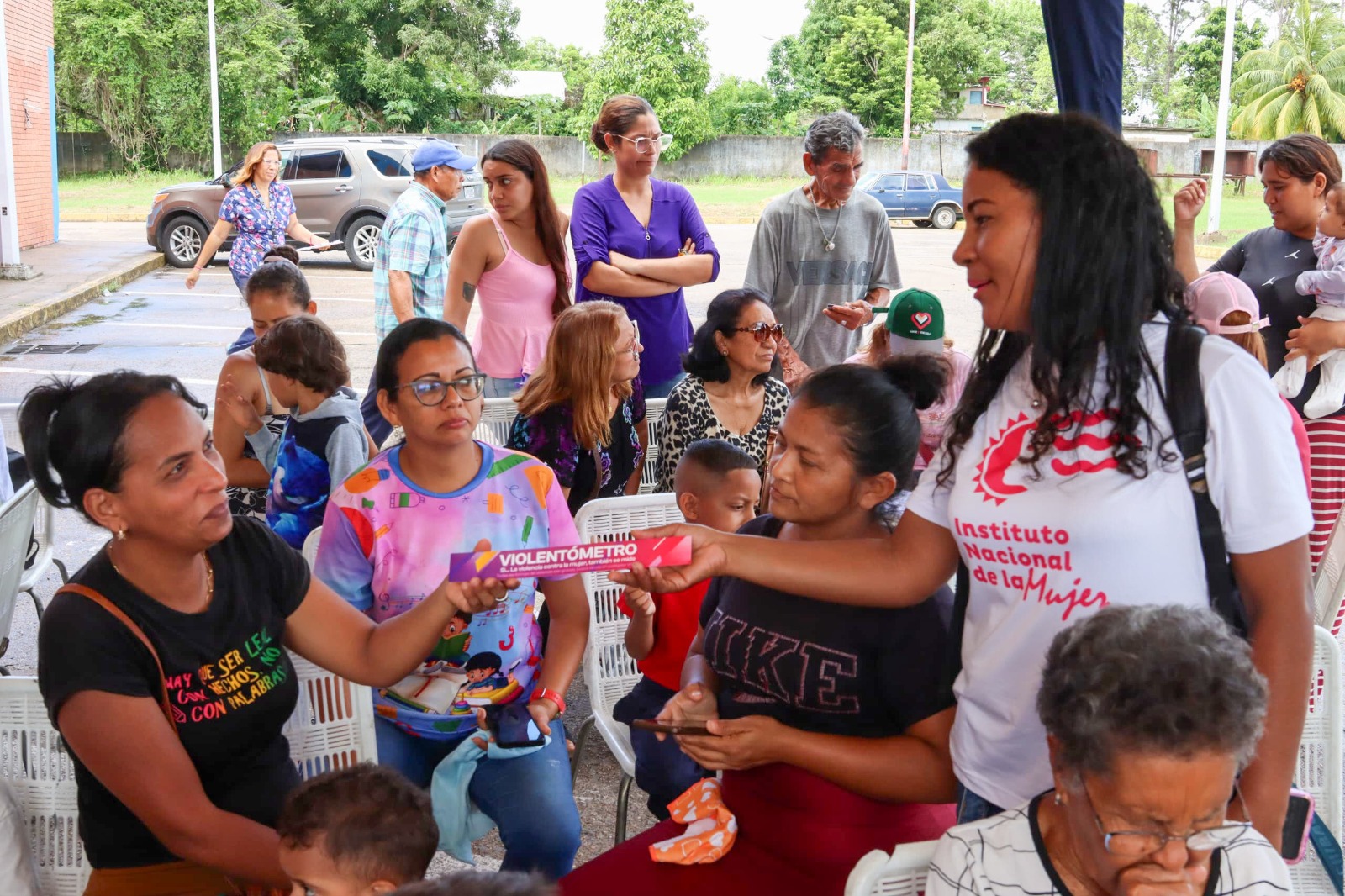 Gobierno regional asistió a más de 300 mujeres de Santa Cruz en Maturín