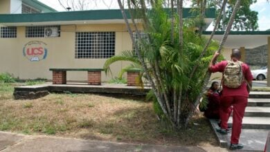Más de 300 estudiantes de la UCS en Maturín exigen entrega de la carta de culminación