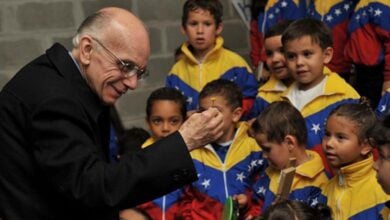 Venezuela conmemora 86 años del natalicio del maestro José Antonio Abreu