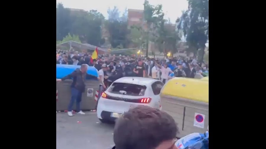 (+Video): Conductora embiste a una multitud previo al partido entre el FC Barcelona y el Espanyol