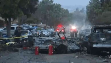 Una avioneta se estrelló en un vecindario, incendiando alrededor de 15 casas en San Diego, California