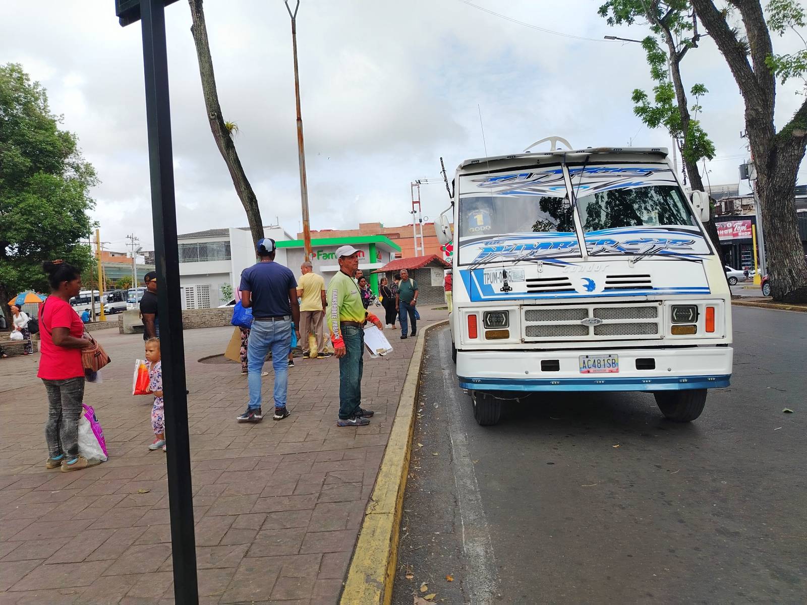 Ciudadanos aseguran que chóferes del transporte publico cobran exceso de pasaje