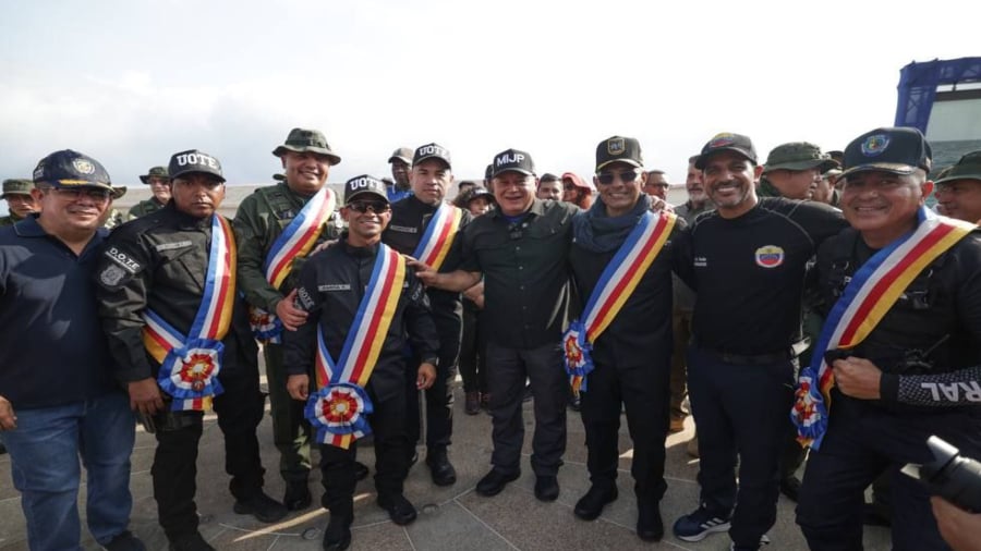 Ministro Cabello condecoró a efectivos de seguridad que participaron en la Operación Negro Primero