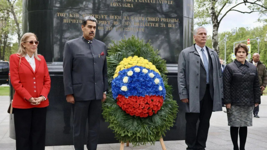 Presidentes Maduro y Díaz-Canel rindieron honores al libertador Simón Bolívar desde Moscú