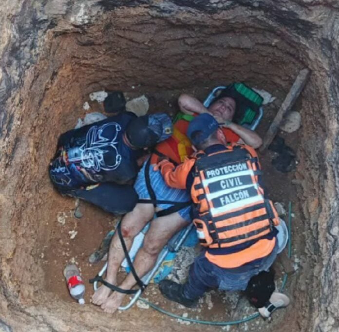 Protección Civil Falcón rescata a mujer tras caer en un pozo séptico en Creolandia