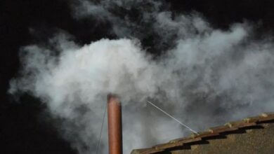 ¿Humo blanco o negro? Así funciona la chimenea que anunciará al sucesor del papa Francisco