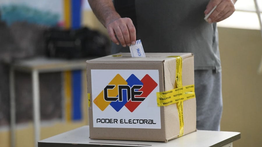 Abren los centros de votación en todo el país para elecciones parlamentarias y regionales 2025