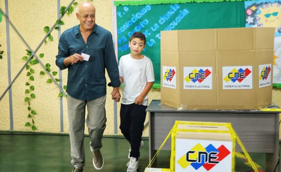 Jorge Rodríguez ejerció el voto: "Estas elecciones serán el sello definitivo que consolidará la paz nacional"