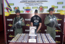 Agarraron a un hombre con 342 mil 200 dólares falsos