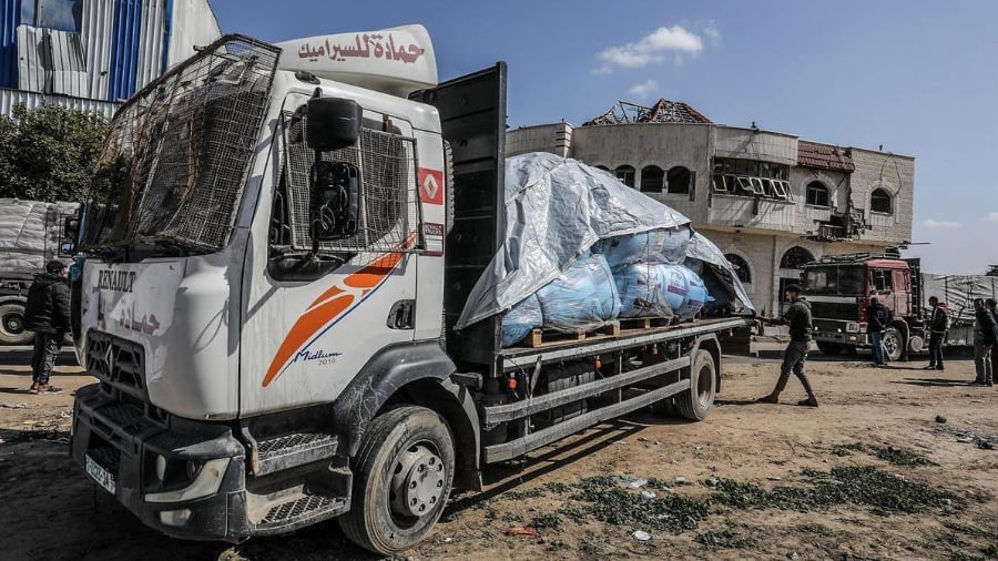 ONU logra permiso para el paso de 100 camiones con ayuda humanitaria en la Franja de Gaza