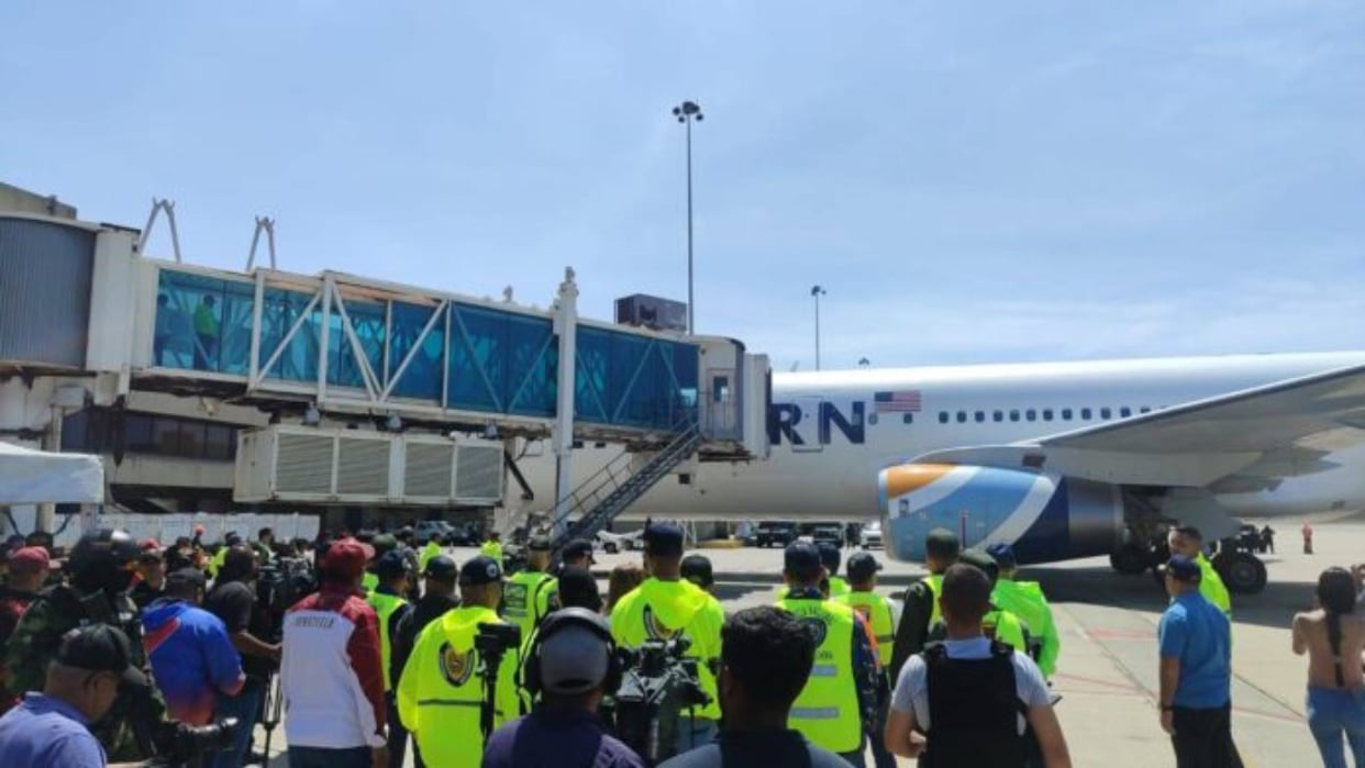 Llegan al país 90 migrantes venezolanos desde Honduras en nuevo vuelo del Plan Vuelta a la Patria
