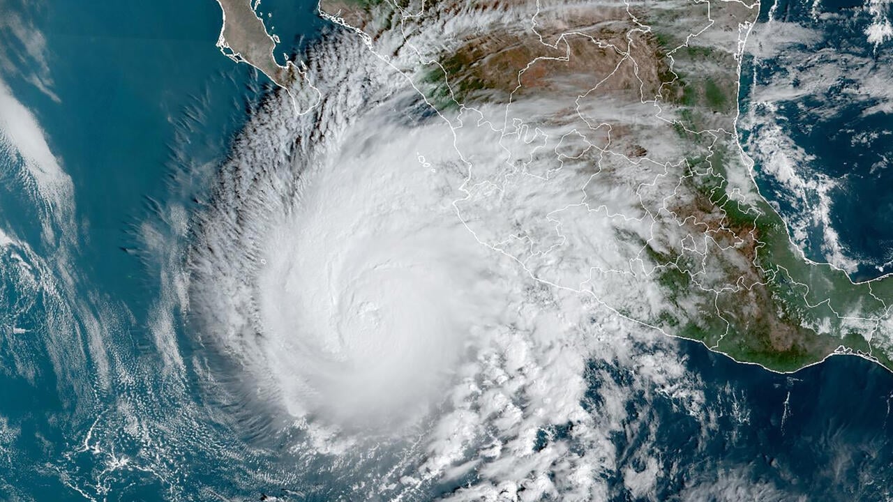 México emite alerta por posible ciclón tropical en el Pacífico