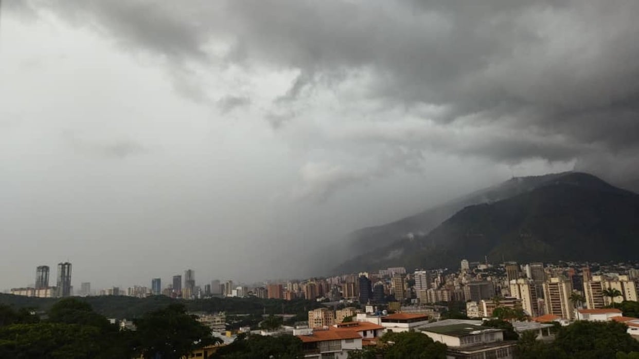 Primera onda tropical de la temporada ya se desplaza sobre la región central del país