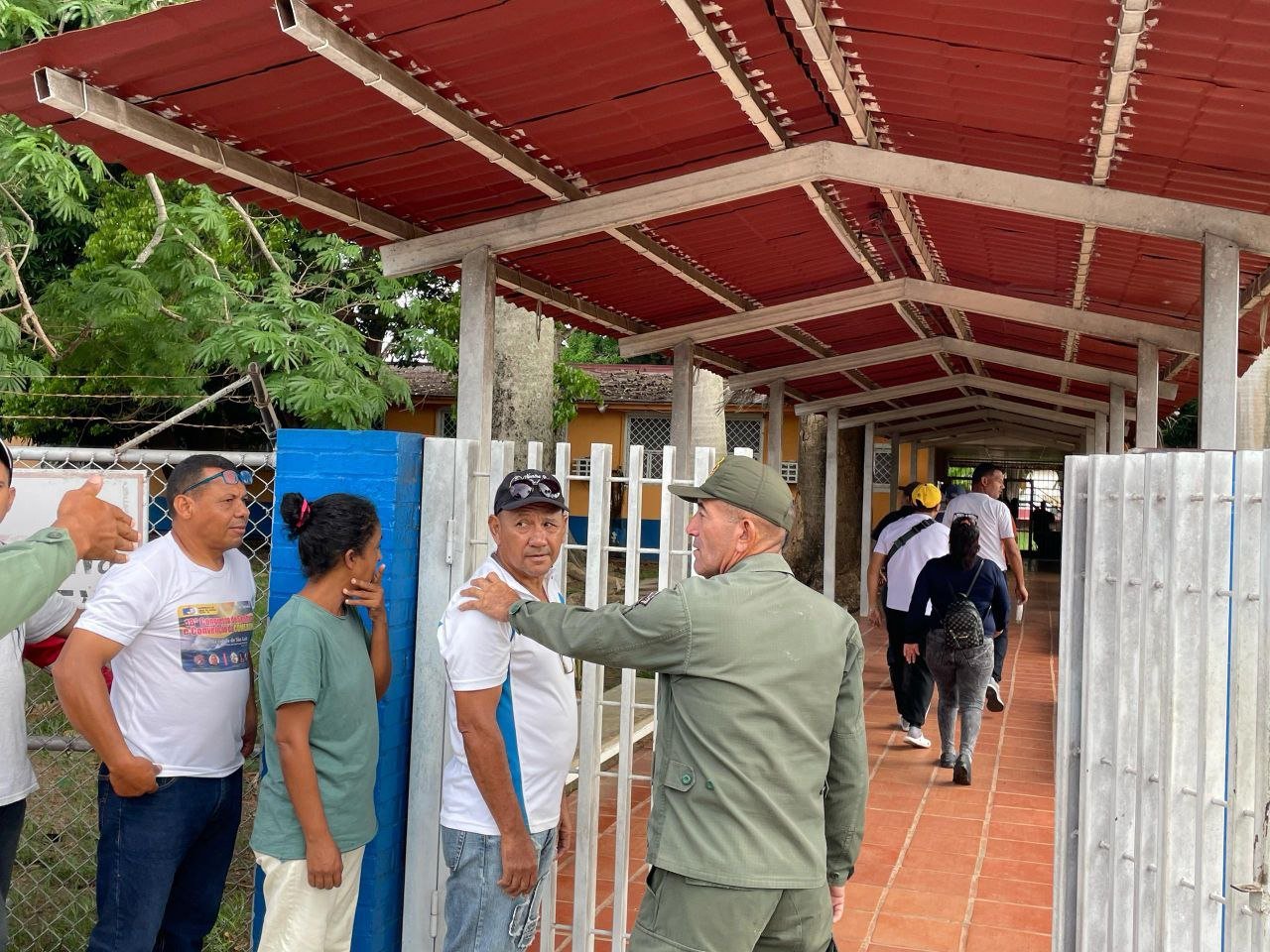 Venezolanos se movilizan a participar en Simulacro Electoral para conocer cómo votar