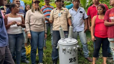 Entregan tres transformadores para mejorar servicio eléctrico en Acosta