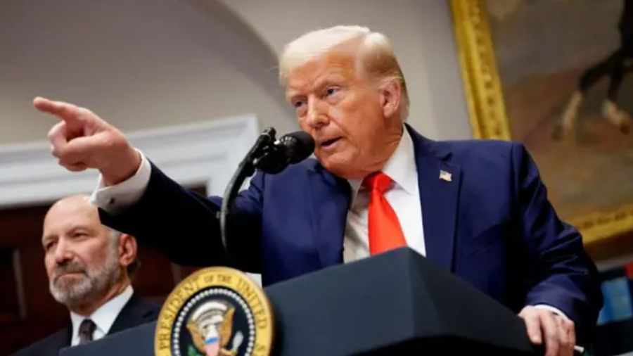 Trump amenaza a quienes compren petróleo iraní