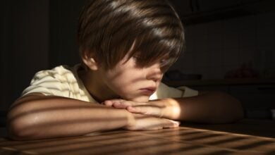 Detenida por golpear con un palo a su hijo de 8 años