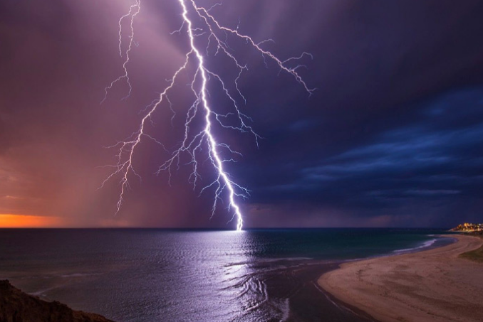 Turista murió tras ser alcanzado por un rayo en una playa de Florida