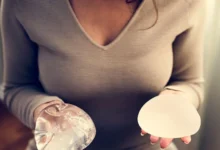 Vinculan más de 100 casos de cáncer a implantes mamarios en España
