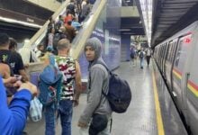 Hombre se lanza a los rieles del Metro de Caracas