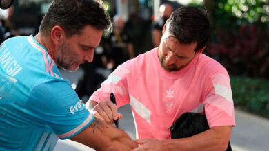 Actor Julián Gil se tatuó la firma de Messi en su brazo tras conocerlo en Miami