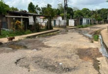 Denuncian mal estado de la calle principal del sector Brisas de Sarrapia