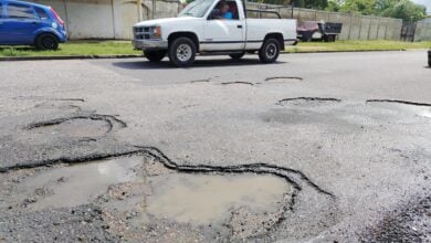 Choferes y residentes de La Cruz Peraza solicitan asfaltado.