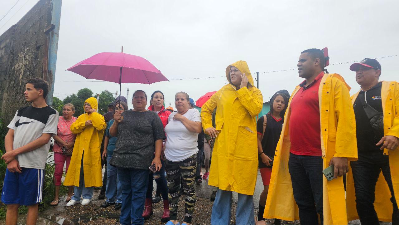 La mandataria junto a su equipo de gobierno evaluaron los impactos de la onda tropical en el municipio