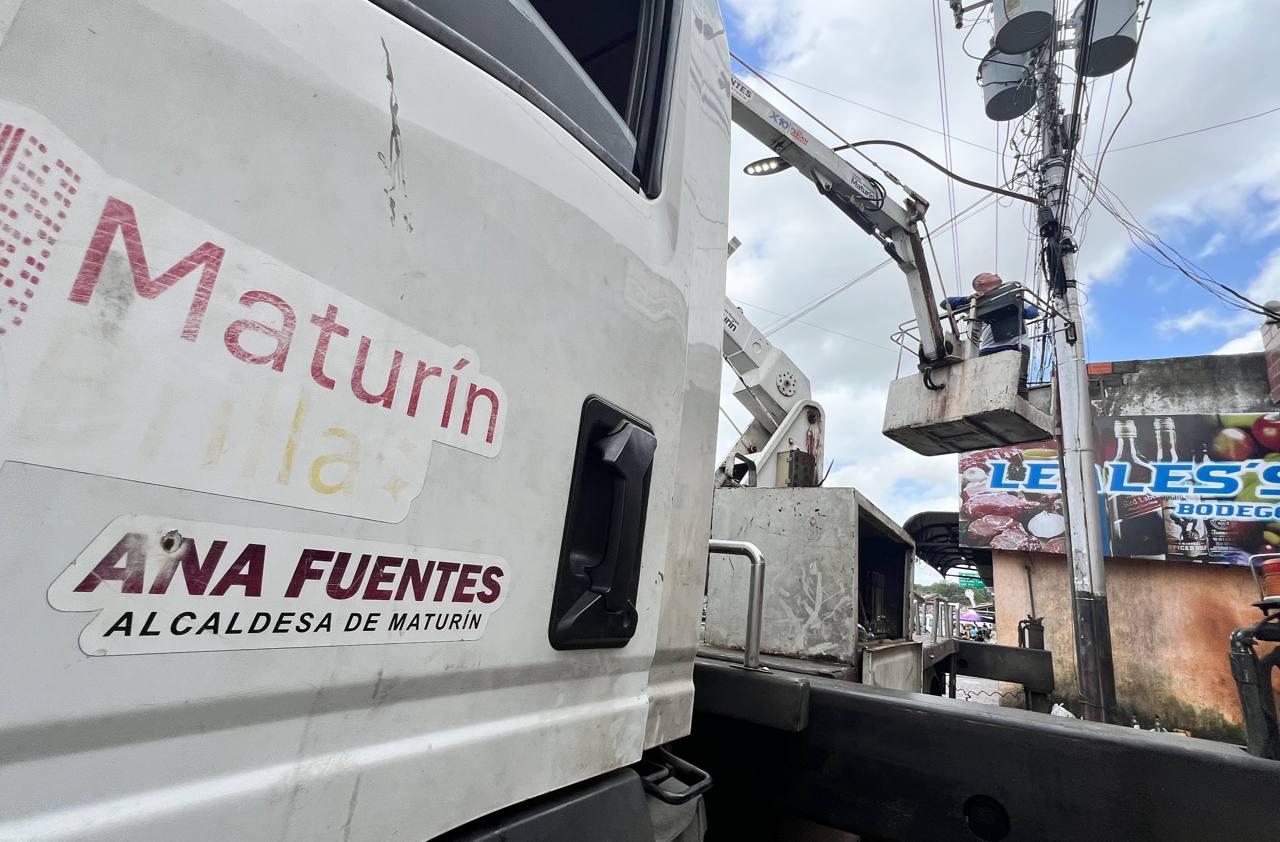 Alumbrado Público realiza mantenimiento garantizando mejoras en el servicio