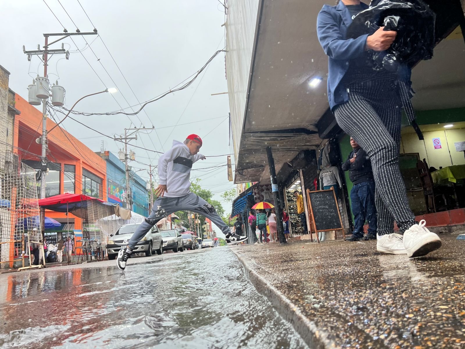 Maturín amaneció con fuertes precipitaciones este 25 de junio, causando anegaciones en varios sectores