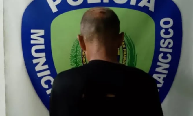 Detenido por golpear a su padre con un palo