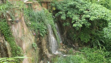 Ocho viviendas en riesgo de colapsar por deslizamiento de tierra en el sector Araguaney II