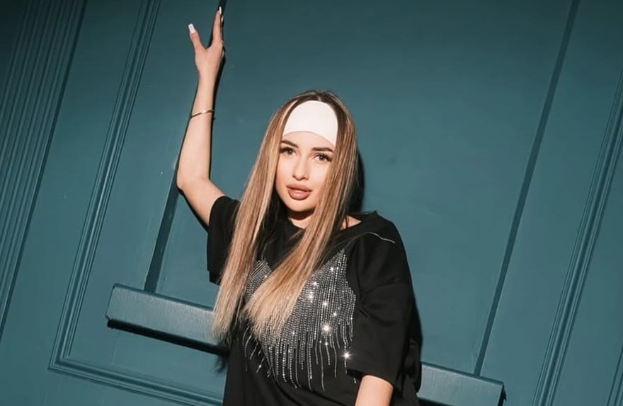 Muere influencer rusa de 24 años tras caerse en la ducha
