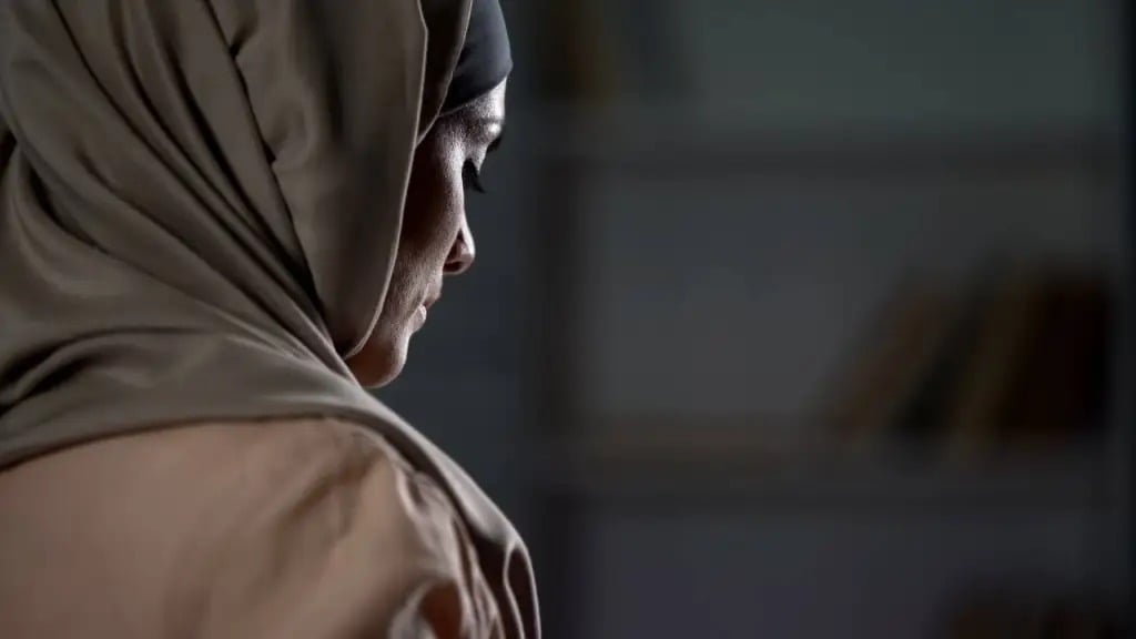 Adiós al hiyab: Irán suspende la ley que obligaba a las mujeres a usarlo tras años de protesta