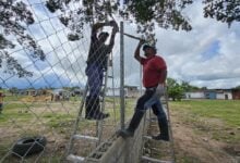 Avanzan en la ejecución del cercado de la U.E. "Gregorio Rondón"