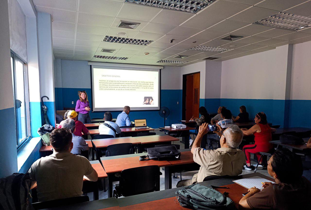 Investigadores de Cecsotil participan en X Conferencia de Clacso