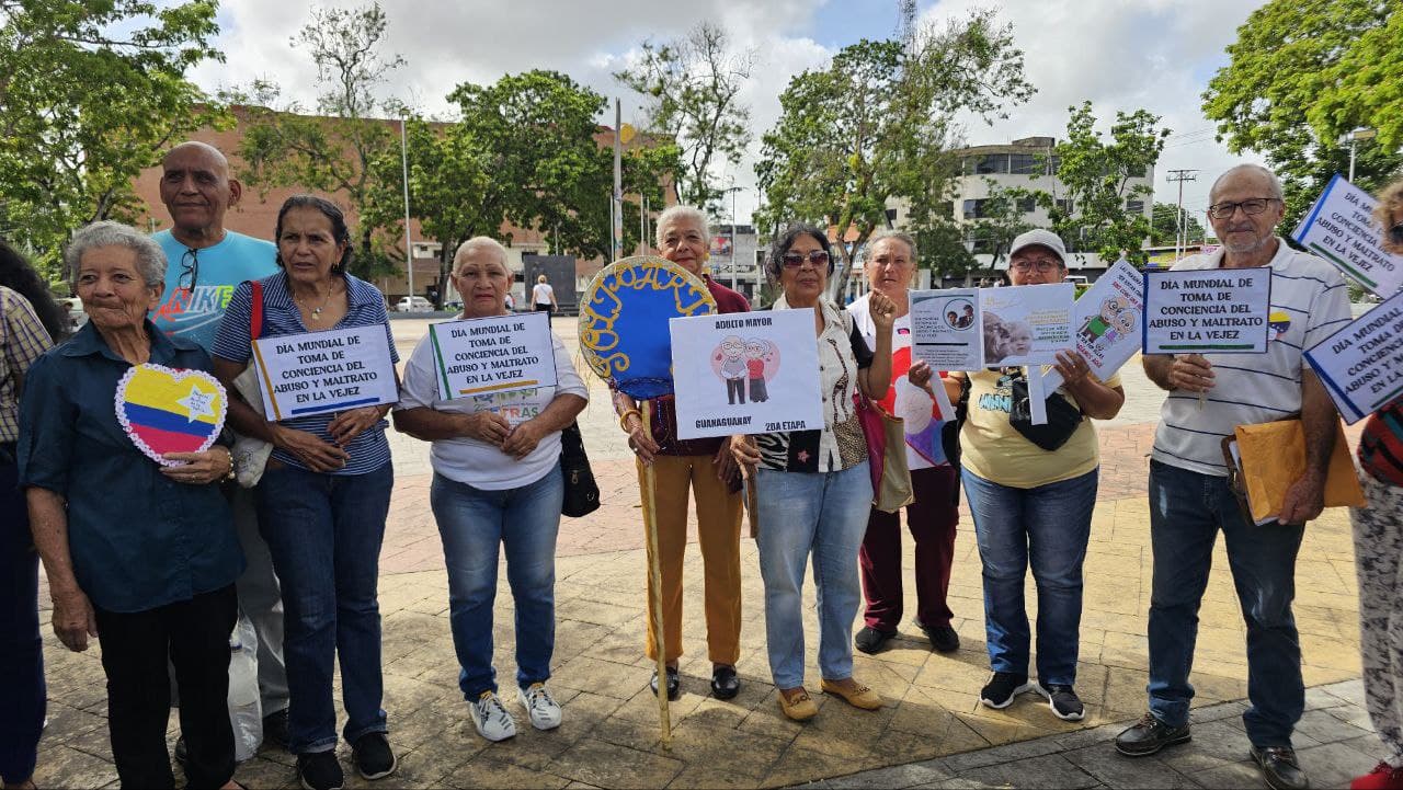 Adultos mayores de Maturín realizan toma simbólica del municipio