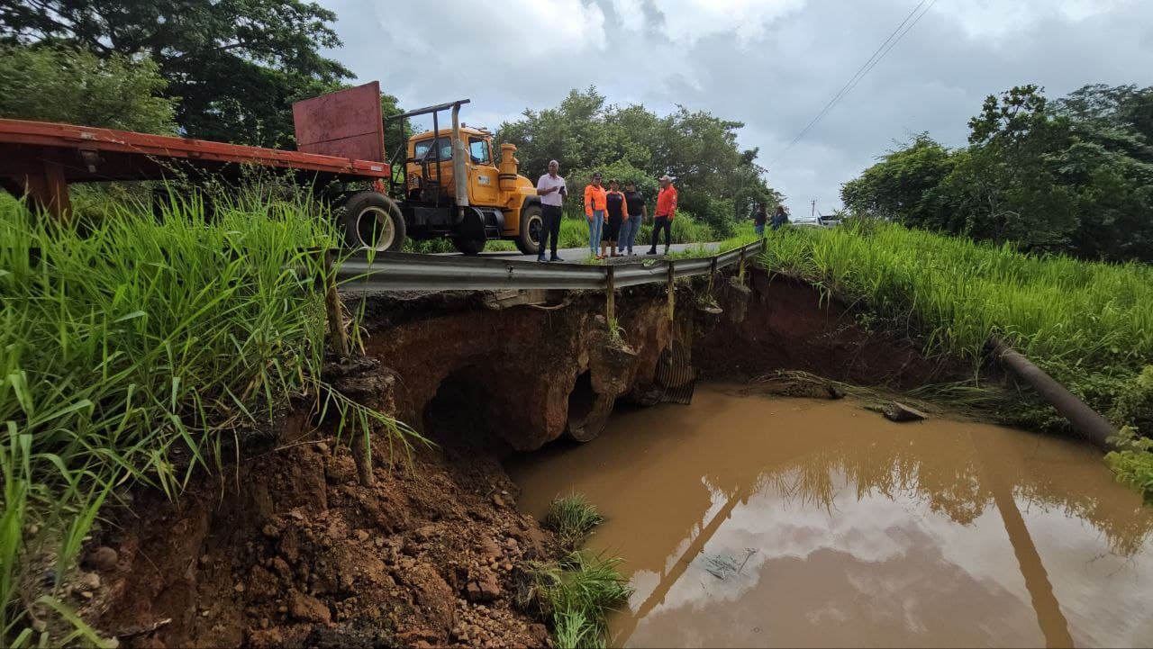 Inspecciona falla de borde en carretera nacional Maturín Jusepin
