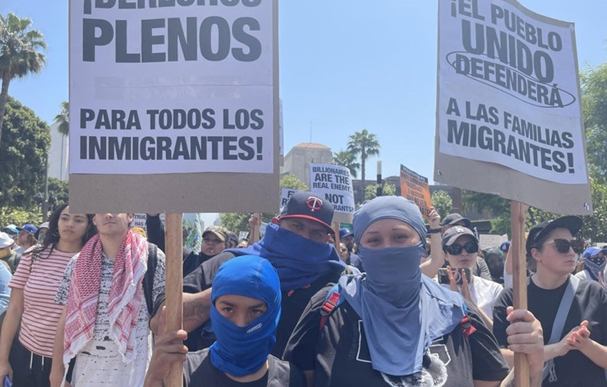 Alcaldesa de Los Ángeles levanta toque de queda en centro de ciudad