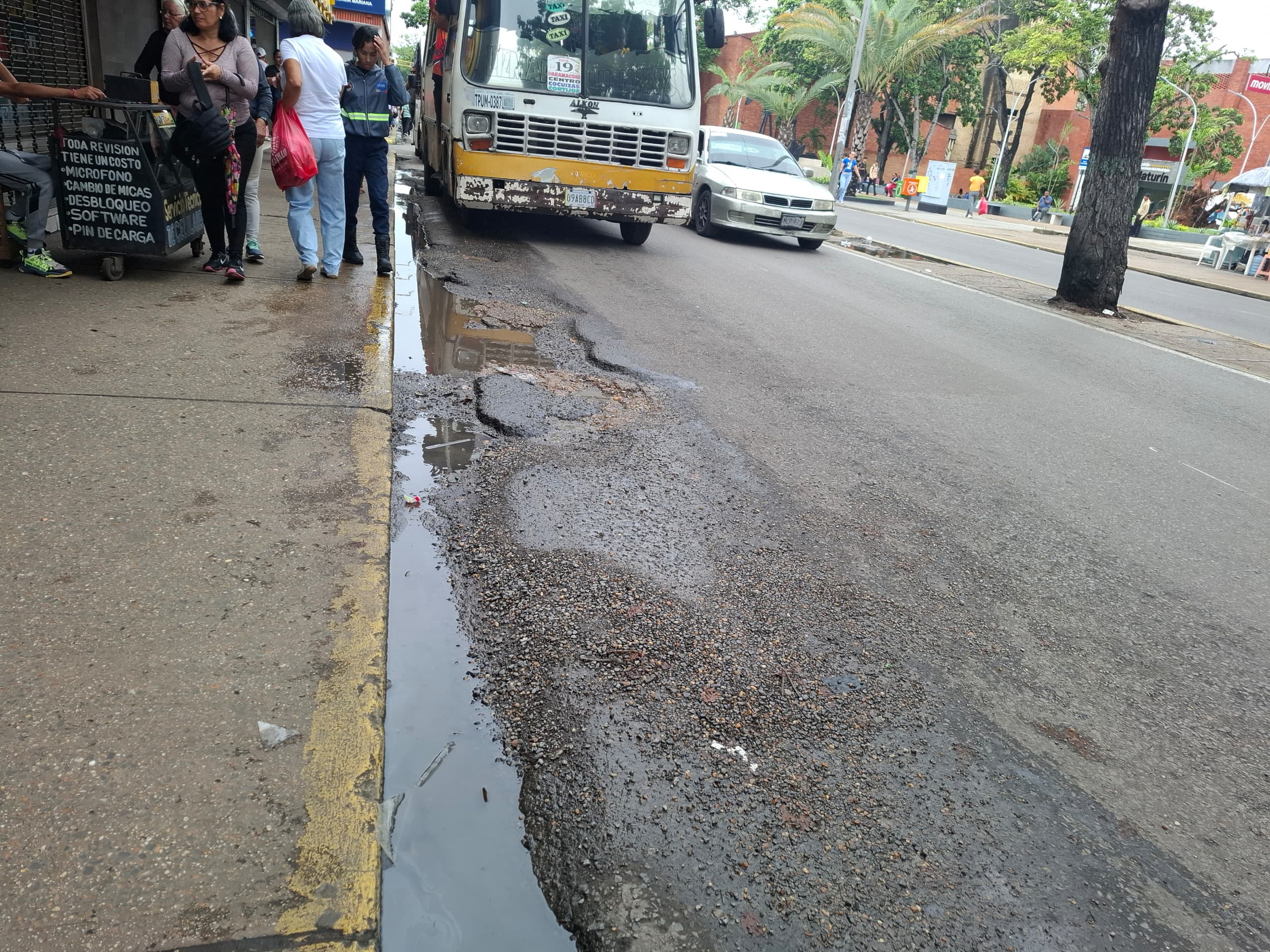 Maturineses señalan formaciones de huecos en la plena avenida Bolívar