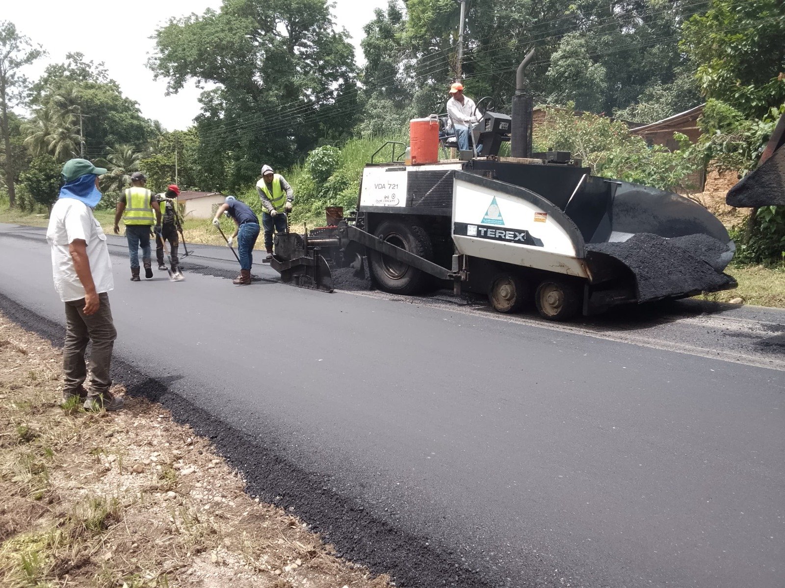 Avanzan trabajos de mejoramiento vial en la troncal 10 del municipio Bolívar