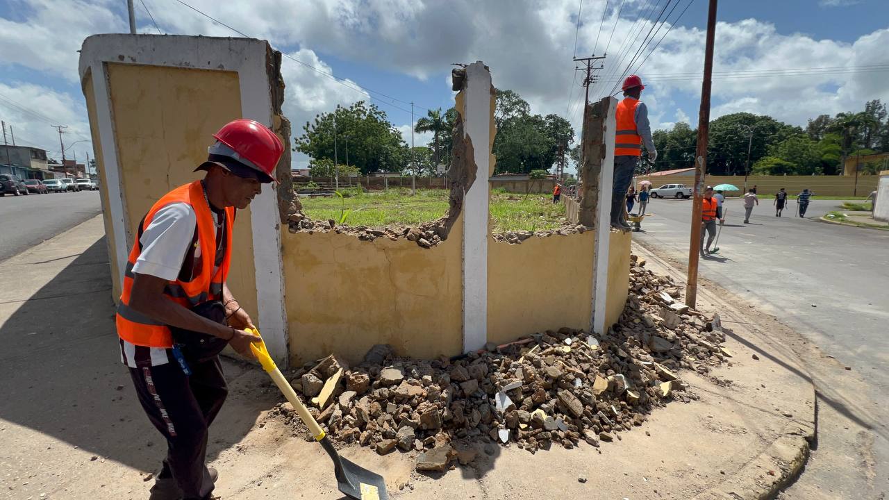 Avanzan en la rehabilitación de cancha Robert Serra