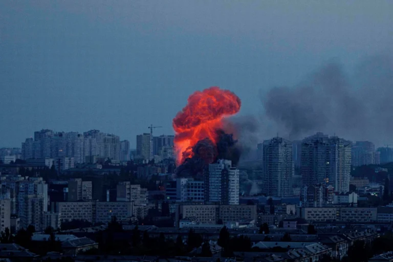 Rusia lanza ataque masivo contra infraestructura militar en Ucrania tras recientes atentados